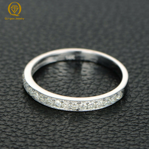 Bague unisexe au design unique, deux styles très populaires, en or blanc 18 carats, sertissage en canal, diamant de laboratoire de haute qualité couleur D avec IGI - Product Image 3