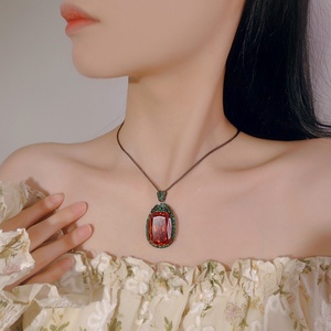Collier Pendentif Personnalisé pour Femme en Cuivre Écologique de Haute Qualité avec Zircon Cubique, Idéal pour Cadeau et Usage Quotidien - Product Image 6
