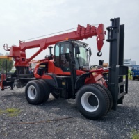 Grue à fourche hydraulique mobile avec stabilisateurs pour les opérations sur chantier