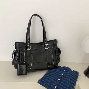 กระเป๋าโท้ท ความจุขนาดใหญ่ สีดำ กันน้ำ กระเป๋าสะพายไหล่สำหรับเดินทางทุกวัน สีพื้น แต่งด้ายเย็บ คอลเลคชั่นฤดูใบไม้ร่วง 2025 - Product Image 3