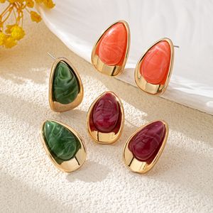 Boucles d'oreilles clous plaquées or en alliage de cuivre, motif floral simple, tendance et très vendues à l'international, pour femme élégante au quotidien - Product Image 3