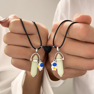 Ciondolo europeo americano con lettera luminosa astronauta chiusura magnetica in lega a fermaglio stella che cattura il migliore amico della coppia di bambini - Product Image 2