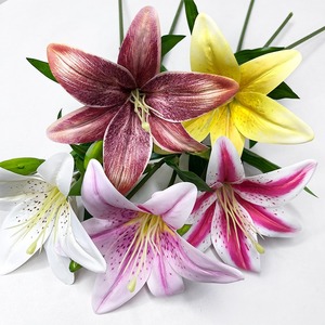 Venta al por mayor personalizado sola flor artificial Calla <span class=keywords><strong>Lily</strong></span> <span class=keywords><strong>Perfume</strong></span> centros de mesa para boda graduación Pascua Mesa evento látex - Product Image 3