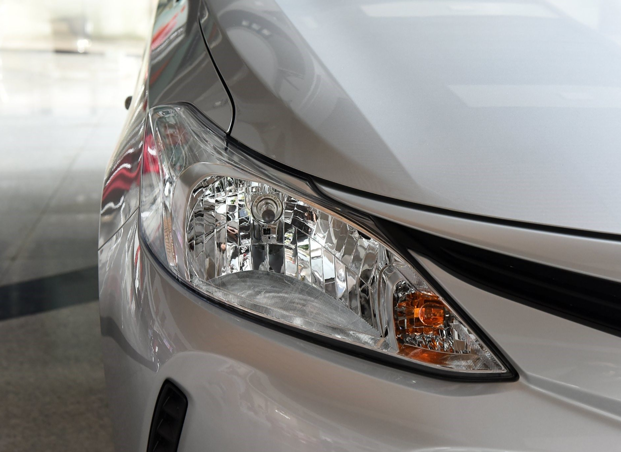 สีขาวอบอุ่น