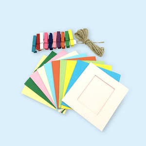 <span class=keywords><strong>Cadre</strong></span> <span class=keywords><strong>photo</strong></span> de paysage en forme de couleur personnalisé de haute qualité OEM plusieurs tailles <span class=keywords><strong>cadre</strong></span> de photos en carton <span class=keywords><strong>avec</strong></span> clip <span class=keywords><strong>corde</strong></span> de chanvre - Product Image 2