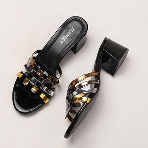 Y Grande Taille 42 Sandales à Talons Tissées Creuses pour Femmes, Mules à Gros Talon Anti-Dérapantes Tendance Féminine - Product Image 4