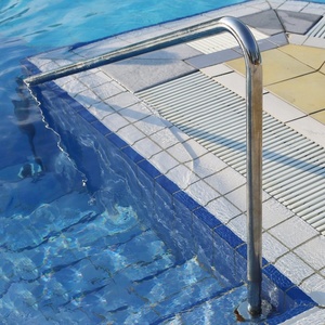 Escalators de <span class=keywords><strong>piscine</strong></span> 304 acier inoxydable main courante canal de sécurité échelle de main courante personnalisée échelle de <span class=keywords><strong>piscine</strong></span> sous-marine de haute qualité - Product Image 4