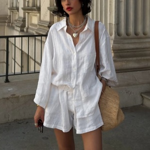 Conjunto de Dos Piezas de Lino 100% con Nuevo Diseño de Primavera, Camisa Holgada Informal de Lino y Pantalones Cortos de Lino con Cintura Elástica - Product Image 2