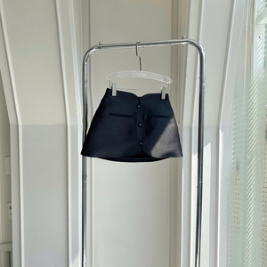 Coshe Alice Jupe courte décontractée à boutons brodés sur le devant pour femme Forme féminine Matériau doux et respirant Fabriqué en été - Product Image 2