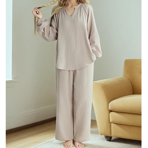 סט טקסטורה מבד כותנה לנשים בסיטונאות, סט טרנינג עם מחשוף וי מקומט, שרוולים ארוכים ומכנסיים רחבים, עם אפשרות להדפסת לוגו בהתאמה אישית - Product Image 3