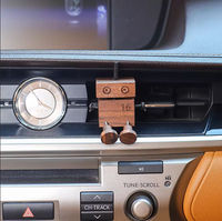 Diffuseur de parfum pour voiture WELLNESS, personnalisé ODM/OEM, en forme de bonhomme en bois mignon, sans flamme, écologique, pour grille d'aération, cadeau