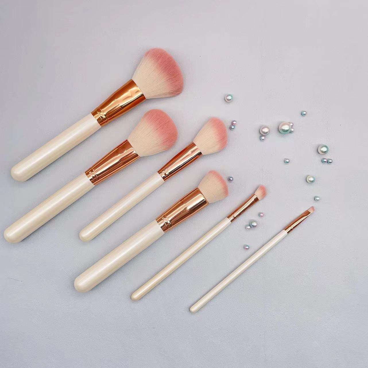 สีขาวมุก