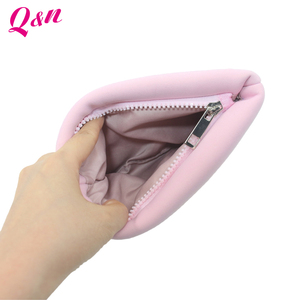 Grande Trousse de Maquillage en Néoprène avec Logo Personnalisé et Fermeture Éclair, Trousse à Cosmétiques Mignonne Écologique Personnalisée en Usine OEM, Trousse de Toilette pour Femme - Product Image 6