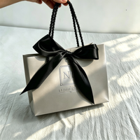Sacs en papier personnalisés pour vêtements, emballages cadeaux, sacs de shopping de luxe, sacs en papier populaires avec votre propre logo