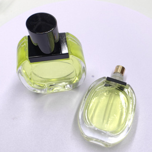 Pulvérisateur à pompe <span class=keywords><strong>de</strong></span> bouteille en verre <span class=keywords><strong>de</strong></span> <span class=keywords><strong>parfum</strong></span> transparent <span class=keywords><strong>de</strong></span> haute qualité <span class=keywords><strong>de</strong></span> 30ml 50ml <span class=keywords><strong>logo</strong></span> personnalisé <span class=keywords><strong>de</strong></span> style <span class=keywords><strong>de</strong></span> <span class=keywords><strong>luxe</strong></span> vente en gros pour emballage cosmétique - Product Image 5