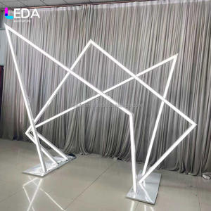 LEDA Nuevo Diseño Personalizado de Arco de Metal con Luz Blanca de Forma Irregular para Fondo de Escenario en Bodas y Fiestas - Product Image 3