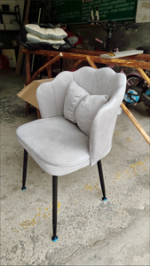 Chaise de salle à manger moderne en velours rose, chaise de coiffeuse avec dossier coquille et coussin à nœuds, tabouret de coiffeuse pour chambre de filles, appartement, hôtel - Product Image 4