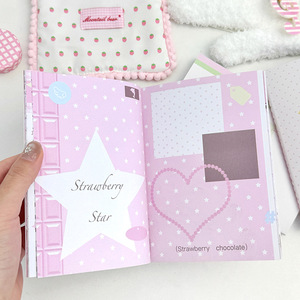 Diario/Quaderno A6 Clover House Strawberry in Stile Instagram con Pagine Fisse per Collage - Regalo di Grande Valore per Negozi di Cancelleria - Product Image 4