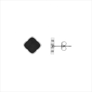 Boucles d'oreilles clous trèfle en acier inoxydable émaillé noir, plaqué or 18 carats, bijoux fantaisie populaires pour femmes - Product Image 4
