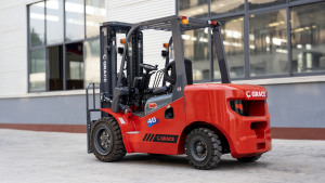 2-3.5 Ton Mini Diesel <strong>Forklift</strong> with Container Mast, EPA Certified, 4 Wheels Counterbalance, Factory Direct <strong>Supply</strong> - Product Image 4