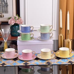 Service à thé en porcelaine osseuse colorée à motif étoile royale russe vintage et écologique - Product Image 1