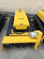 Machine de défrichage terrestre télécommandée sans pilote, machine de déchiquetage de bois pour zones dangereuses en pente
