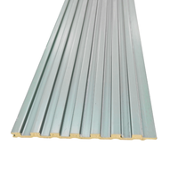 Panneau mural cannelé moderne en WPC massif 140 pour salon, revêtement intérieur en grille, composite bois-plastique écologique pour escalier d'hôtel