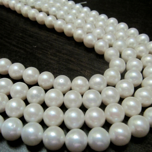 Perles blanches naturelles de forme ronde, 10-11 mm, qualité supérieure, vendues par brin de 15-16 pouces de long. - Product Image 1