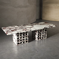Meubles de luxe en marbre Table de salle à manger en pierre naturelle à base carrée cannelée en marbre de forme rectangulaire