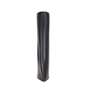 Fabricant de <span class=keywords><strong>bottes</strong></span> longues pour femmes avec design personnalisé, grande taille 43, bout pointu, <span class=keywords><strong>cuir</strong></span> souple <span class=keywords><strong>noir</strong></span>, <span class=keywords><strong>mollet</strong></span> extra <span class=keywords><strong>large</strong></span>, botte à talon haut et genou pour femmes - Product Image 4