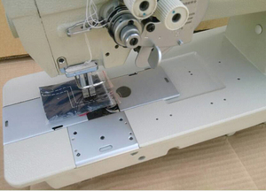 Nueva Máquina de Coser Industrial de Doble Aguja y Cuatro Hilos con Prensa de Brazo, Alimentación Manual, Cortahilos y Motor para Uso Doméstico - Product Image 4