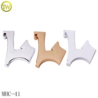 Étiquette nominative en métal moulé sous pression pour bagages, en forme de cœur, avec lettres métalliques, plaque décorative suspendue pour porte-clés promotionnels