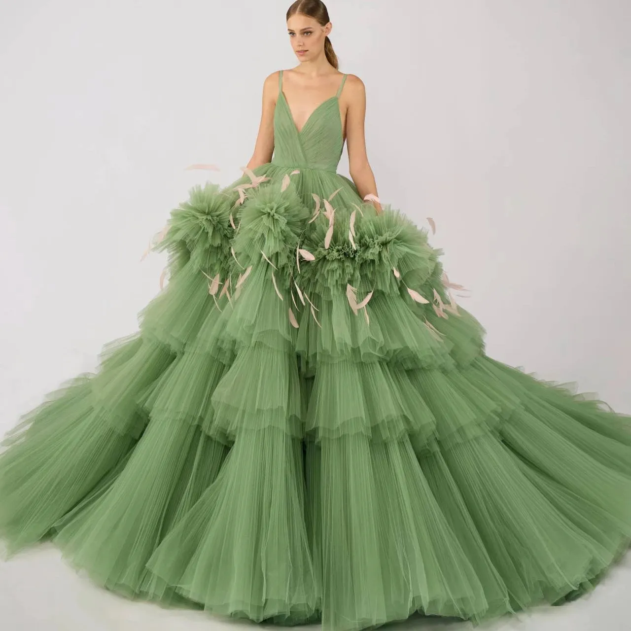 Charming Grass Green Puffy Tulle Prom Gowns Ruffles Tiered Tulle Ball Gowns Feather Long Women Maxi Dresses To Party Custom Made