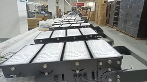 ไฟ LED แบบโมดูลาร์สำหรับเสาสูง 1500W 2000W IP66 ให้แสงสว่างระยะไกลพิเศษ สำหรับท่าเรือ ลานจอดรถ ทางหลวง สะพานข้ามทาง และสนามกีฬา จากโรงงานโดยตรง - Product Image 2