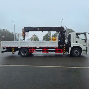 Brand New 8-Ton ISUZU FTR FVR Hydraulic Crane Truck 4x2 205HP Engine GIGA Truck Bed Crane for Sale - Product Image 4
