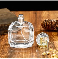 Flacon de parfum carré transparent mat de luxe moderne 100 ml avec pompe pulvérisatrice à fond épais, diffuseur de parfum en verre, boîte de 100 pièces MOQ