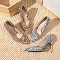 Escarpins élégants à talons aiguilles pour femmes, ornés de strass, à bout pointu, à enfiler – Nouvelle collection tendance pour l'export.