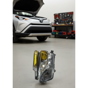 Conjunto de Faro Halógeno P1121 para 2016-2018, Lado Derecho, Amarillo, Repuesto Nuevo, 12V, Compatible con OEM - Product Image 1