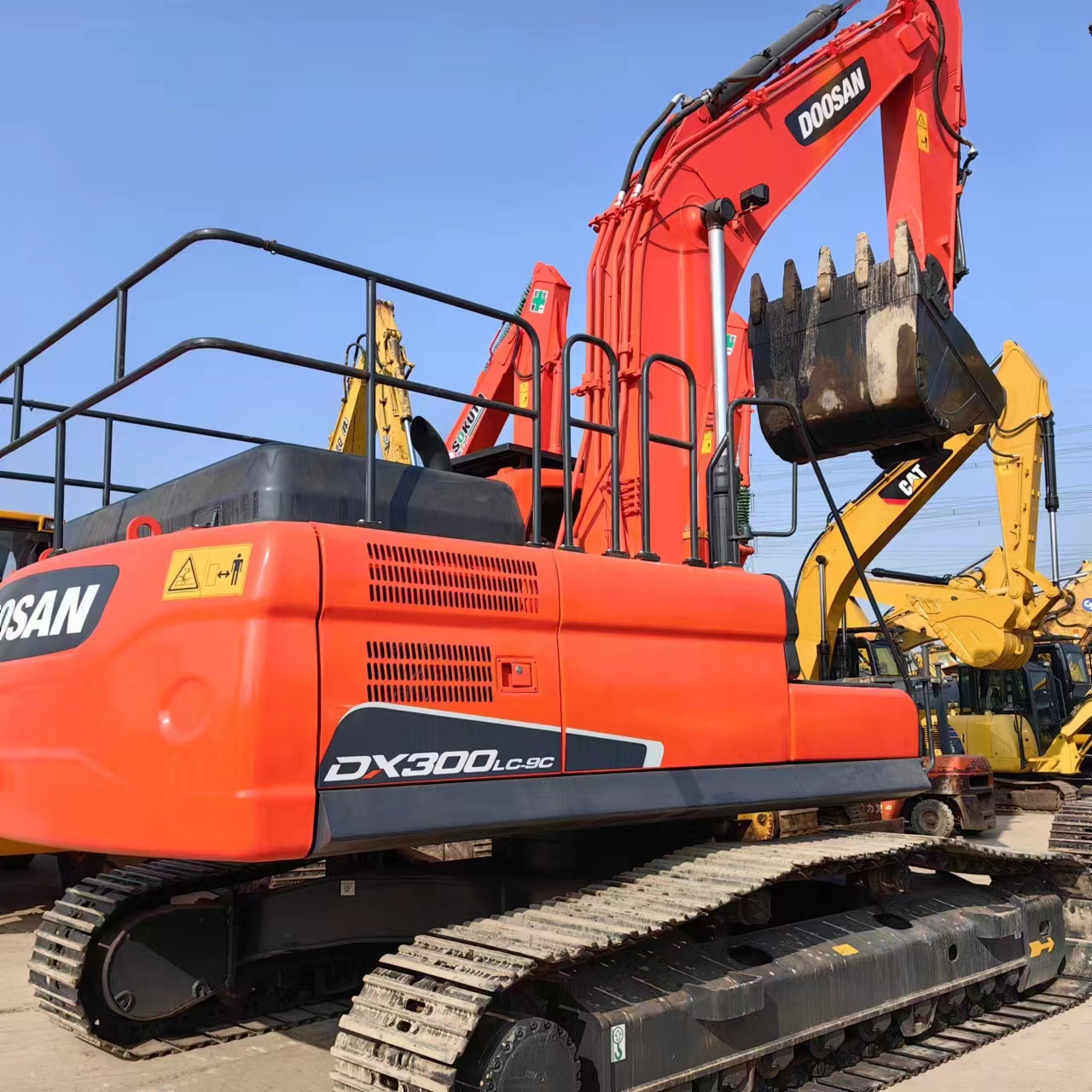 Реальный поставщик Excav Подержанные экскаваторы Doosan DX300 буксируемые экскаваторы-Экскаваторы гусеничные машины для продажи