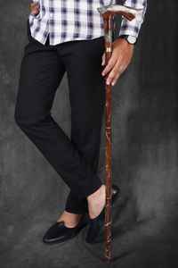 Perfecto para el Uso Diario y Aventuras al Aire Libre, este Bastón de Resina y Madera Ofrece Estabilidad y Comodidad - Product Image 4