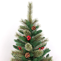 Arbre de Noël artificiel de luxe de 240cm de vente directe d'usine d'UMIND avec l'arbre de Noël de cerise de pomme de pin extérieur pour la célébration
