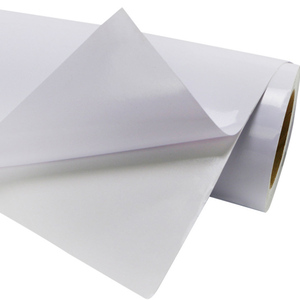 Vente en gros de rouleau de <span class=keywords><strong>vinyle</strong></span> auto-adhésif en PVC imprimable par éco-solvant 120g 140g <span class=keywords><strong>Vinyle</strong></span> auto-adhésif blanc mat brillant en divers imprimés - Product Image 2