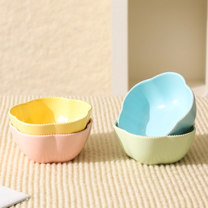 Vente en gros de bols en céramique simples de couleur unie en forme de fleur, bols à riz domestiques de 6 pouces, bols à soupe sous glaçure, vaisselle avec un design - Product Image 1