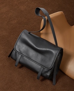 Sac messager vintage en cuir véritable pour femme, sac à bandoulière souple à rabat, grande capacité, fourre-tout pour le travail et les voyages, vente en gros OEM - Product Image 4