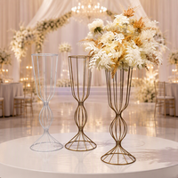 Supports à fleurs et vases modernes en métal doré de haute qualité pour centres de table, décorations pour la maison et fournitures de décoration de mariage en fer