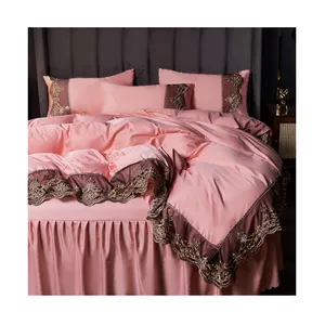 Juegos de cama de poliéster 100% de lujo, colcha de encaje estampada, marca de diseñadores, funda nórdica rosa y negra, falda, juego de sábanas para cama