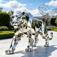 Sculpture de tigre en acier inoxydable poli miroir, moderne et géométrique, personnalisable, de qualité supérieure, élégante, pour l'extérieur, par BZY