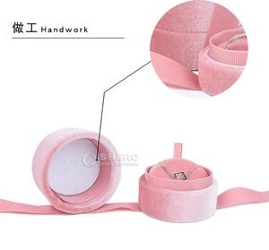 Caja de Regalo de Terciopelo para Joyería, Anillos de Diamantes, Colgantes y Pendientes, de Alta Gama, Fabricada en China, Personalizable, en Venta - Product Image 1