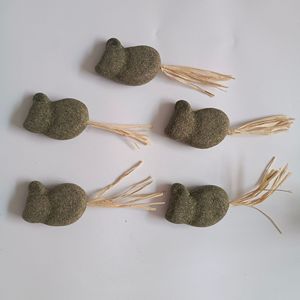 Juguete de hierba gatera Natural de gran venta, juguetes para masticar gatos de seguridad en múltiples formas, juguete interactivo para gatos Silvervine Matatabi con pluma de rafia - Product Image 1