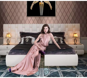 Lit italien <span class=keywords><strong>matelassé</strong></span> de luxe haut de gamme avec tête de lit large, mobilier de chambre à coucher, lit en cuir véritable moderne de luxe, taille king - Product Image 2